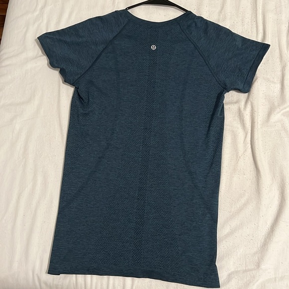 Swiftly Tech Short-Sleeve Shirt 2.0 Hip Length - Picture 2 of 2